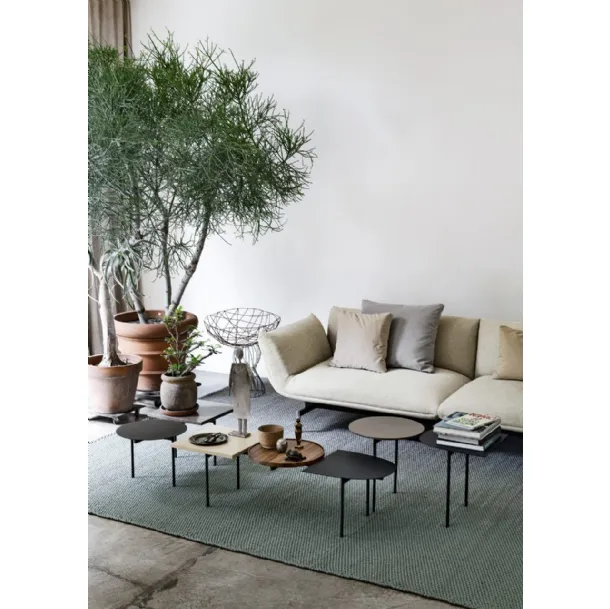 Tavolini Constellations in laccato e legno con struttura in metallo di Kristalia