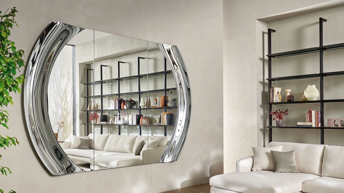 Specchio Magnifico con cornice oin vetro curvato di Fiam