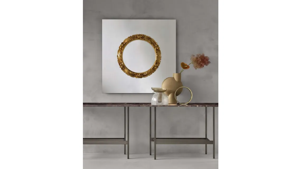 Specchio Ritratto con cornice in legno tonda applicata direttamente sulla superficie specchiante di Fiam