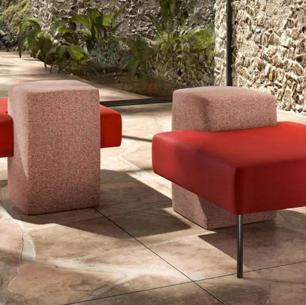 Pouf di design in tessuto Mark di Doimo Salotti