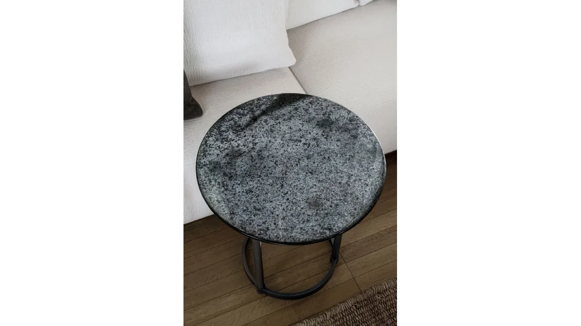 Tavolino Regent con top in pietra lavica di Molteni & C