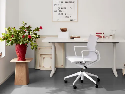 Tavolino Wooden Side Tables in legno sagomato di Vitra