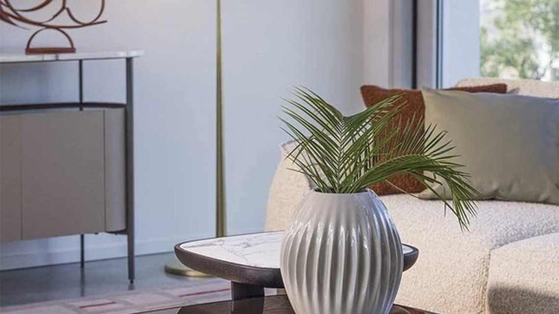 Lampada da terra in ottone Moonbeam di Poltrona Frau