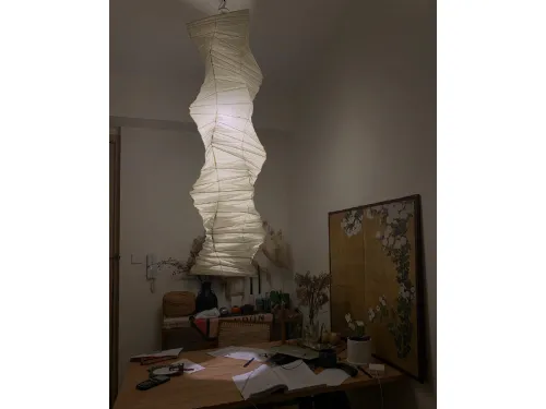 Lampada a sospensione, realizzata a mano, in tradizionale carta washi, da artigiani giapponesi, Akari 33N di Vitra