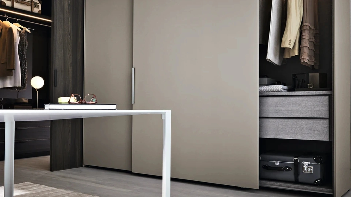 Armadio con ante scorrevoli Gliss Master - Start Door di Molteni & C