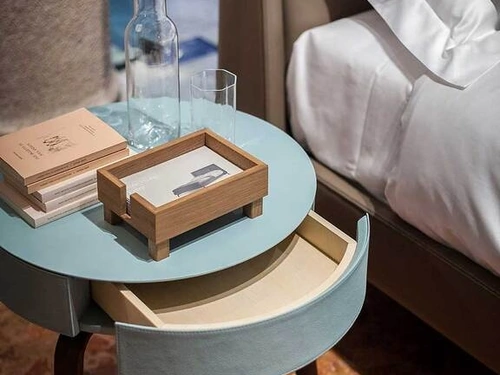 Comodino Fiorile di Poltrona Frau