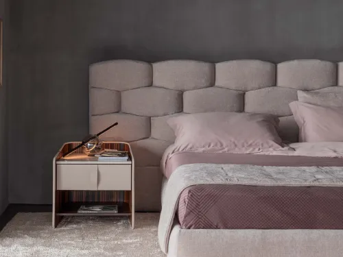 Comodino rivestito in pelle Gentleman di Flou