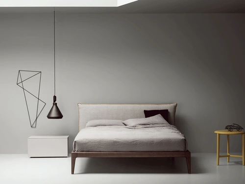 Letto con testiera imbottita Bun di Kristalia