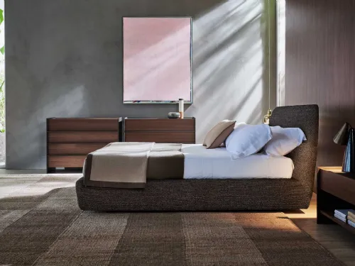 Letto in tessuto imbottito con testiera Greenwich di Molteni & C