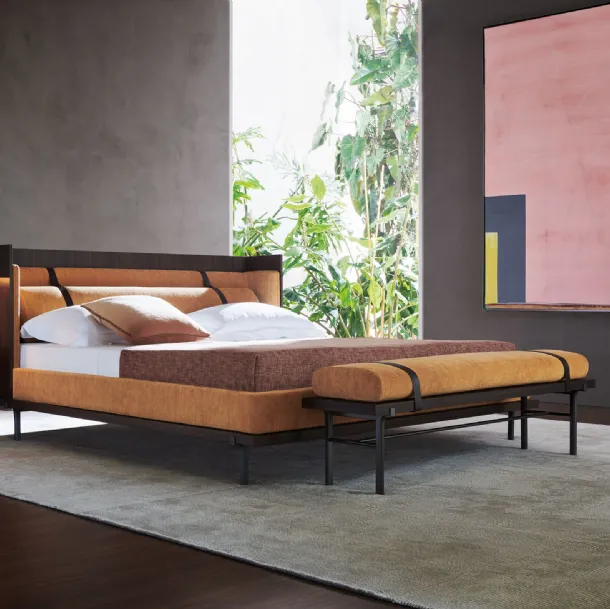 Letto in tessuto imbottito con testiera Twelve AM di Molteni & C