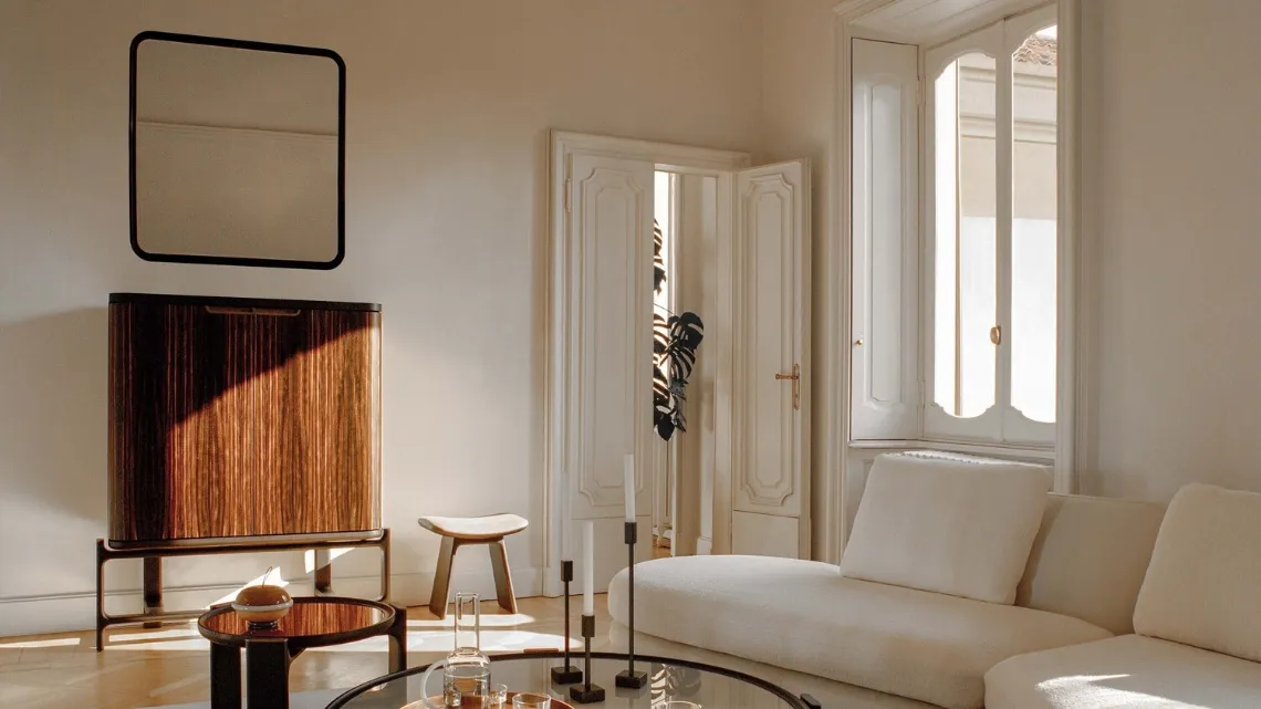 Madia Duo Cabinet alto in legno finitura ebano di Poltrona Frau