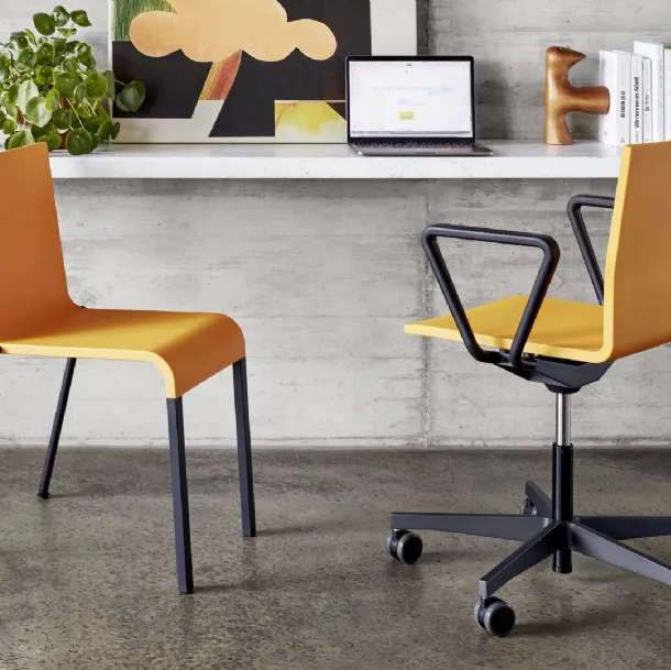 Sedia dal design essenziale in poliuretano 03 e 04 di Vitra