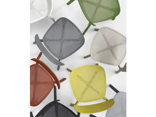 Sedia impilabile Colander di Kristalia