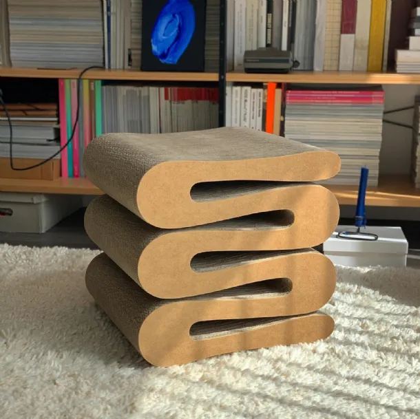 Sgabello in cartone ondulato Wiggle Stool di Vitra