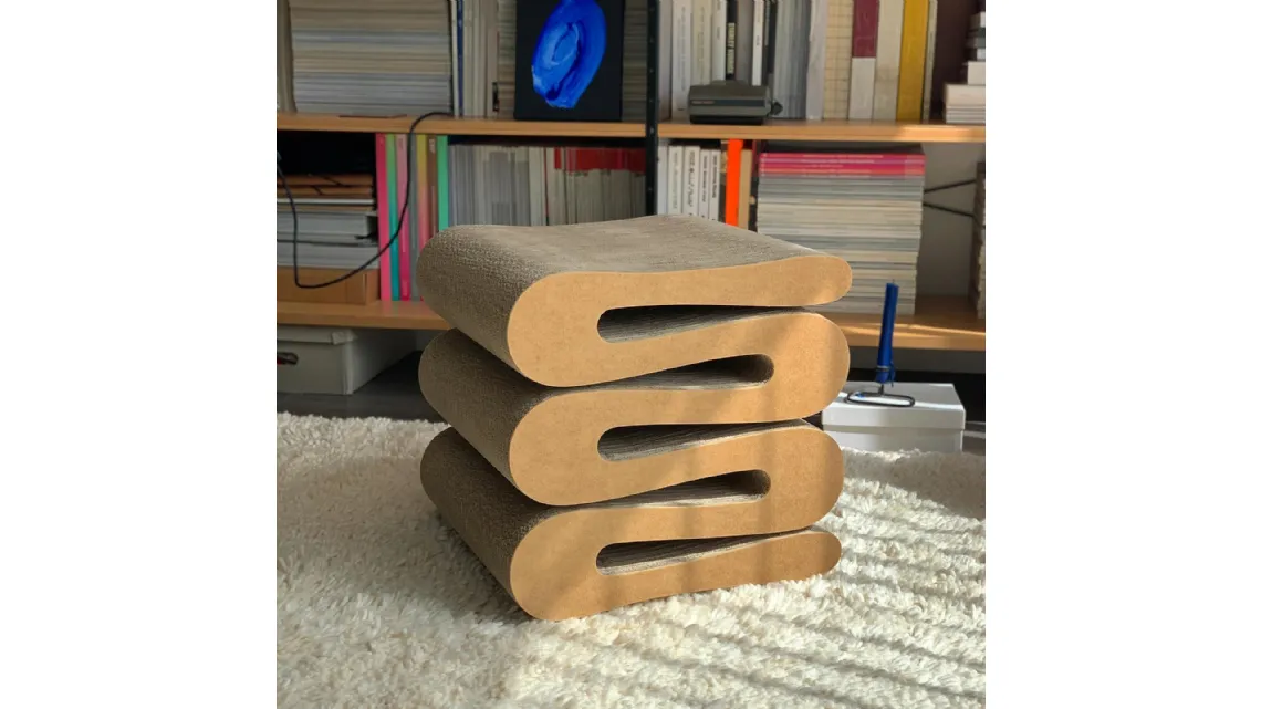 Sgabello in cartone ondulato Wiggle Stool di Vitra