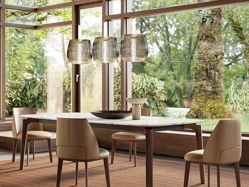 Tavolo Abigail con top in marmo di Poltrona Frau