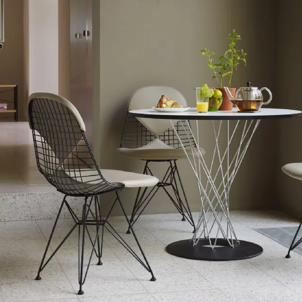 Tavolo rotondo Dining Table in metallo di Vitra