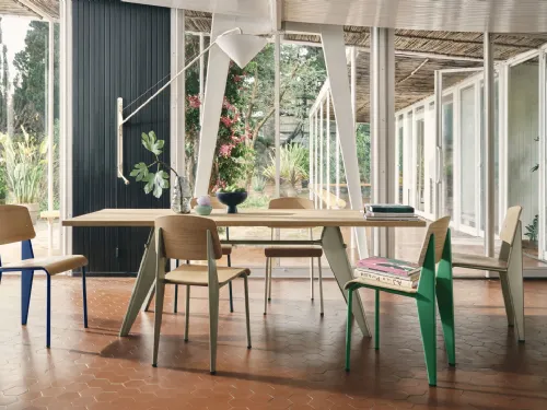 Tavolo EM Table in rovere di Vitra