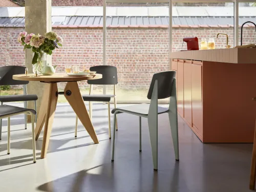 Tavolo rotondo in rovere massello Guéridon di Vitra