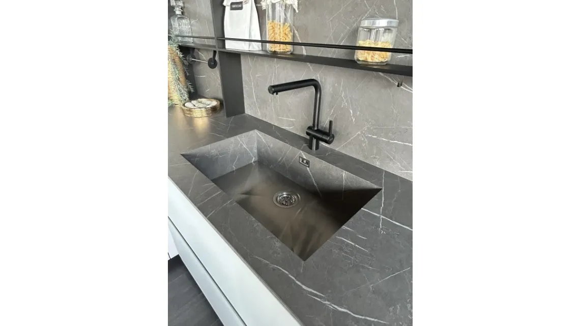 Caratteristiche della Cucina con penisola Lube Oltre in offerta