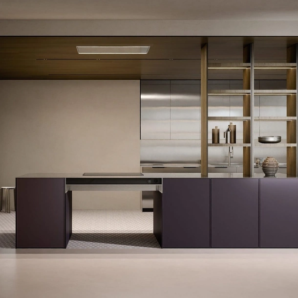 Cucina Design con penisola C07 in laccato, legno e acciaio di Copat Life