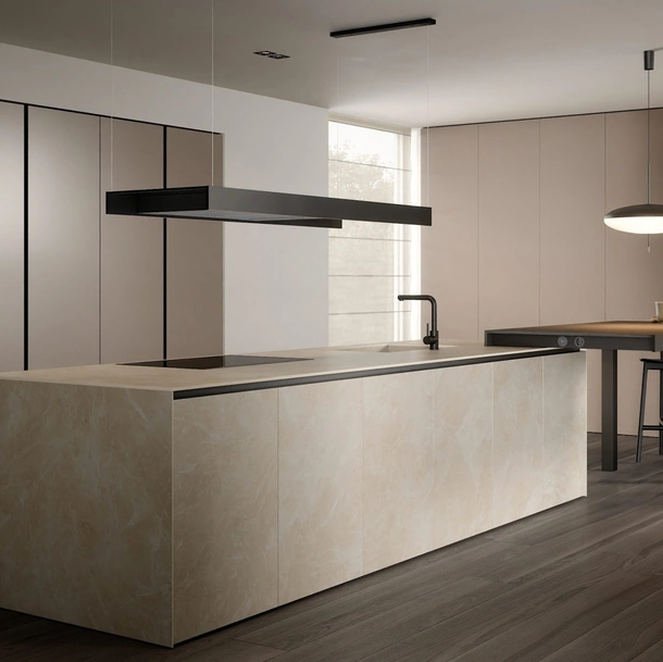 Cucina Design con isola C08 in laccato e gres di Copat Life