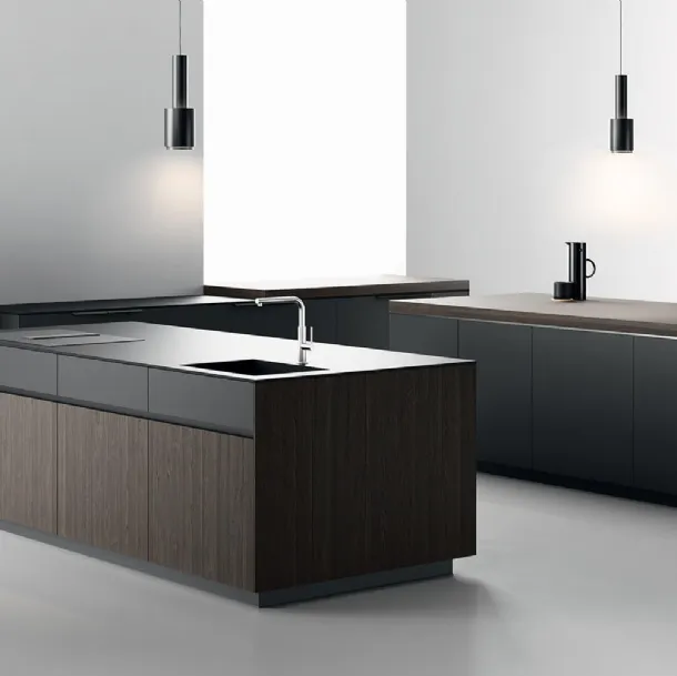 Cucina Design con penisola Sistemi 4|1|3 in rovere moro e laccato satinato di Copat Life