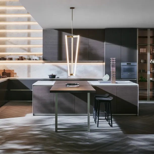 Cucina Design ad angolo con isola Prime in Noce Scuro e laccato con top in marmo di Dada