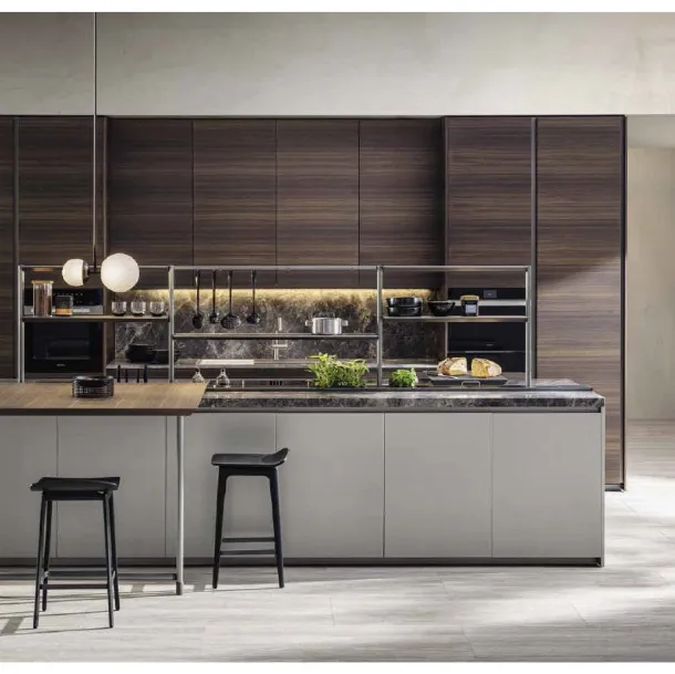 Cucina Design con isola HiLine 6 Rovere Sunrise con top in marmo travertino di Dada