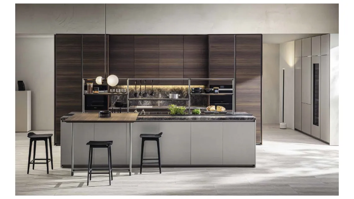 Cucina Design con isola HiLine 6 Rovere Sunrise con top in marmo travertino di Dada