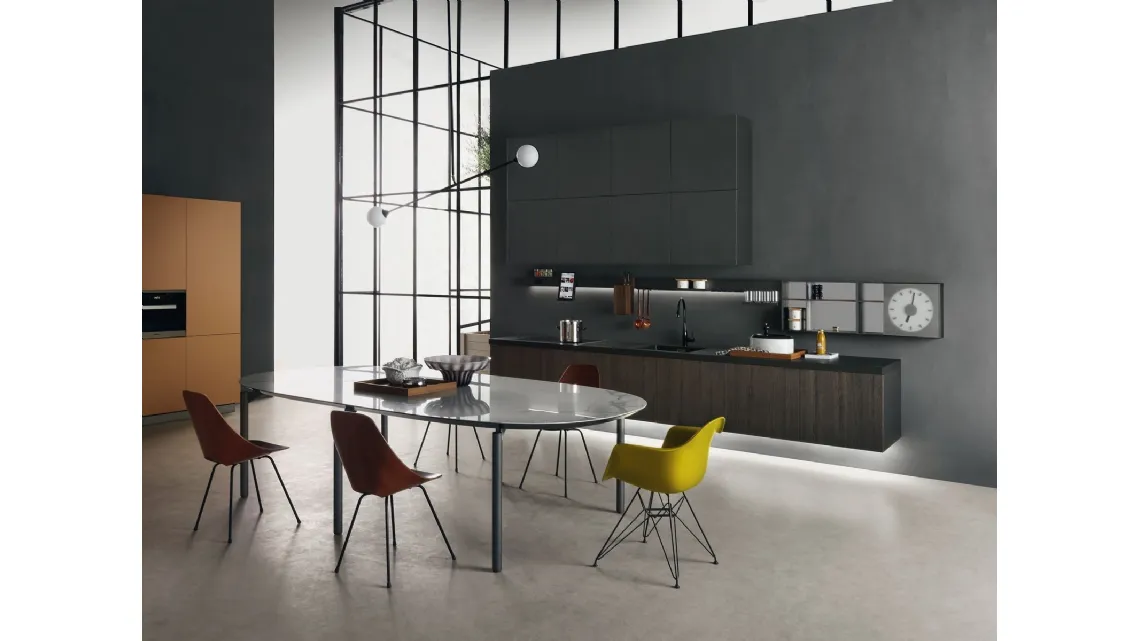 Cucina Design lineare con basi sospese InDada in bilaminato Rovere Cacao di Molteni & C