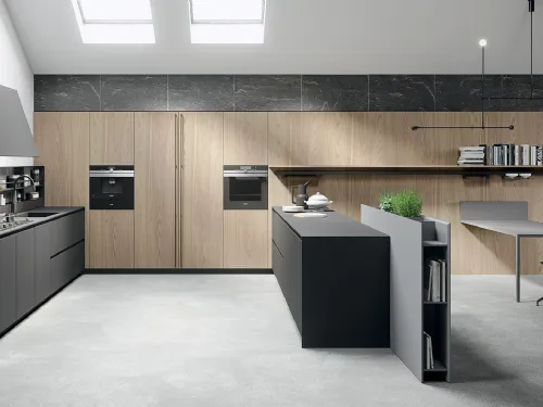 Cucina Design angolare in fenix nero con blocco colonne in finitura olmo Sistemi 3|1|M di Copat Life