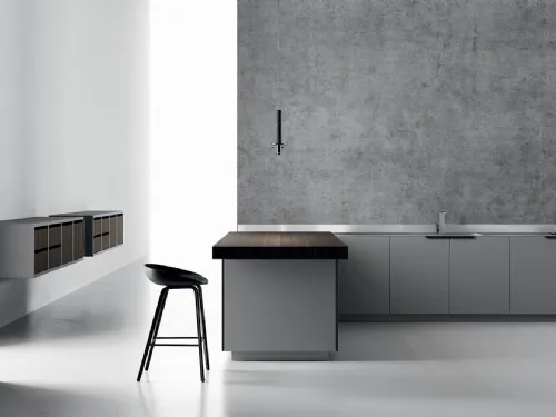 Cucina Design con penisola in rovere moro e laccato satinato con top in acciaio con vasca integrata Sistemi 4|1|2 di Copat Life
