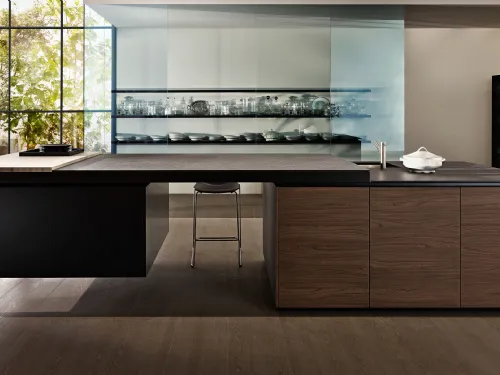 Cucina autoportante realizzata in legno finitura olmo scuro di Dada