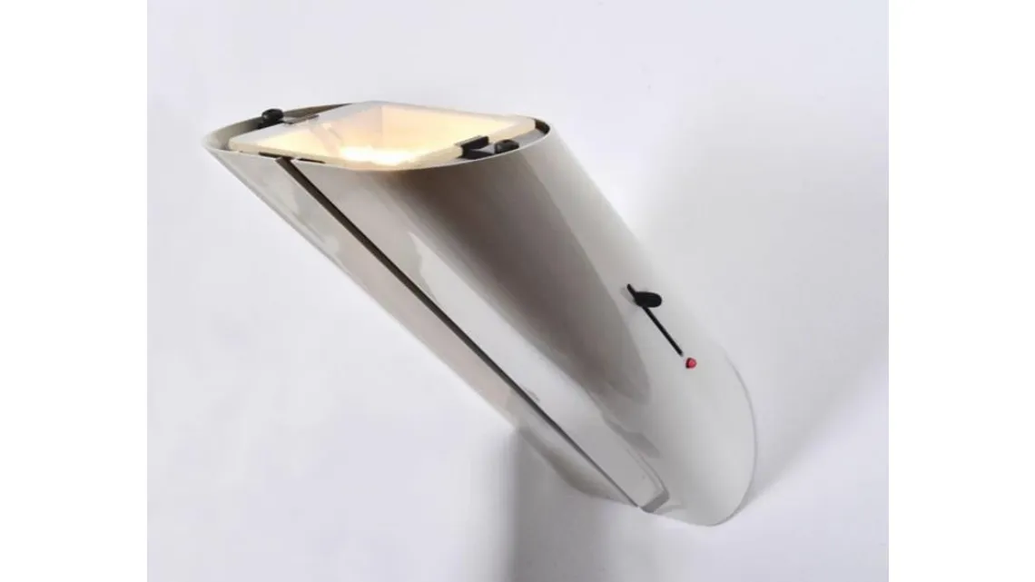 Lampada Megaron bianca di Artemide in acciaio scontata