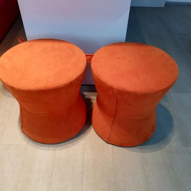 Coppia di pouf arancioni Oslo di Doimo scontati