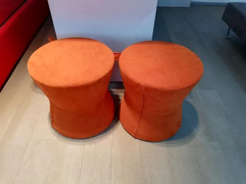 Coppia di pouf arancioni Oslo di Doimo scontati