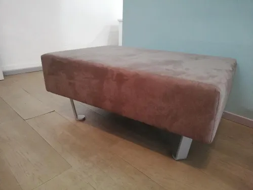 Pouf Zoe rivestito in tessuto di Doimo scontato