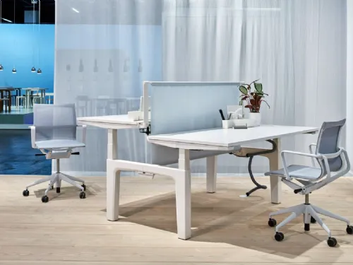 Sedia Operativa Physix leggera e slanciata in tessuto high-tech e alluminio di Vitra