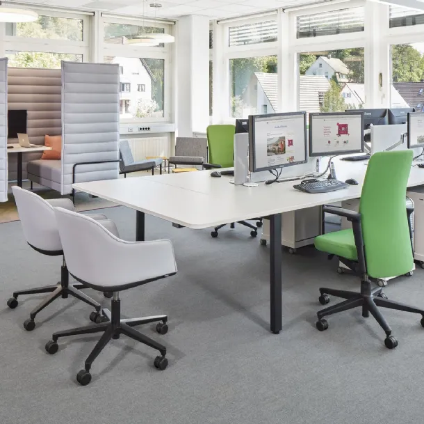 Sedia Operativa Softshell Chair su base in metallo girevole a quattro razze rivestita in tessuto di Vitra