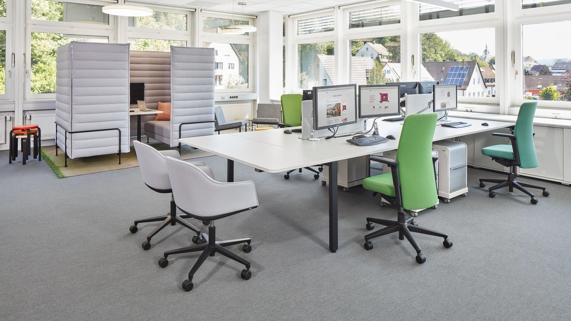 Seduta Operativa in tessuto imbottito Softshell Chair di Vitra