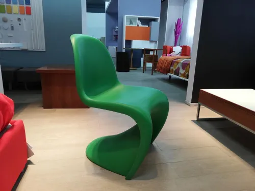 Sedia verde di Vitra Panton Chair in promozione