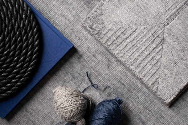 Tappeto in tinta unita Bamboo Shaded Ghiaccio di Carpet Edition
