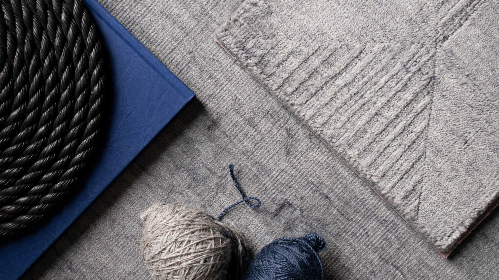 Tappeto in tinta unita Bamboo Shaded Ghiaccio di Carpet Edition