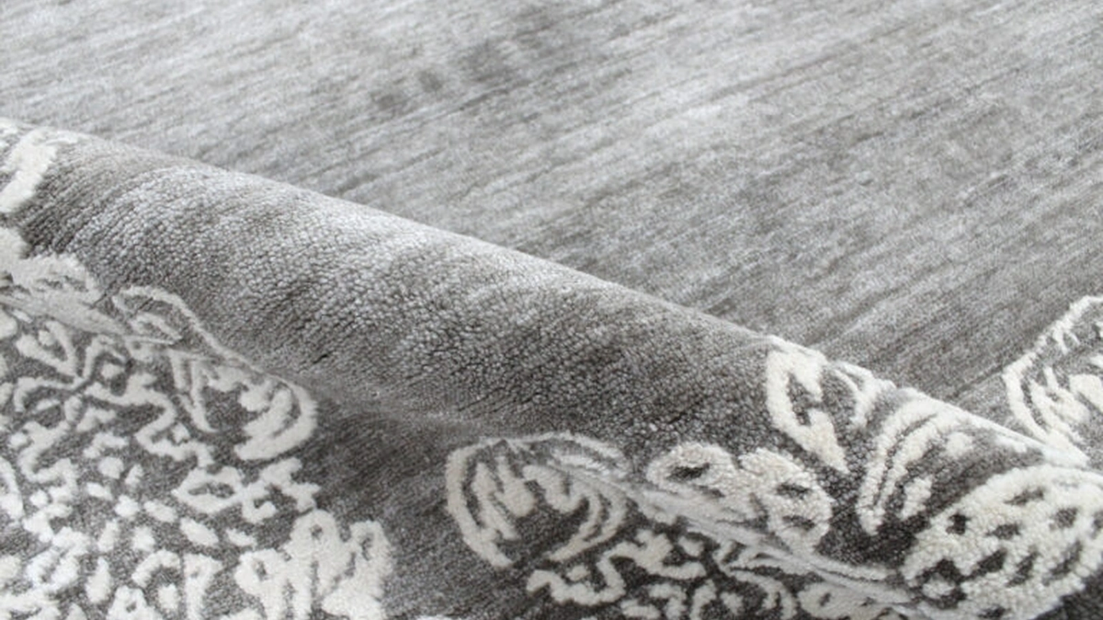 Tappeto Damask Lotus di Carpet Edition
