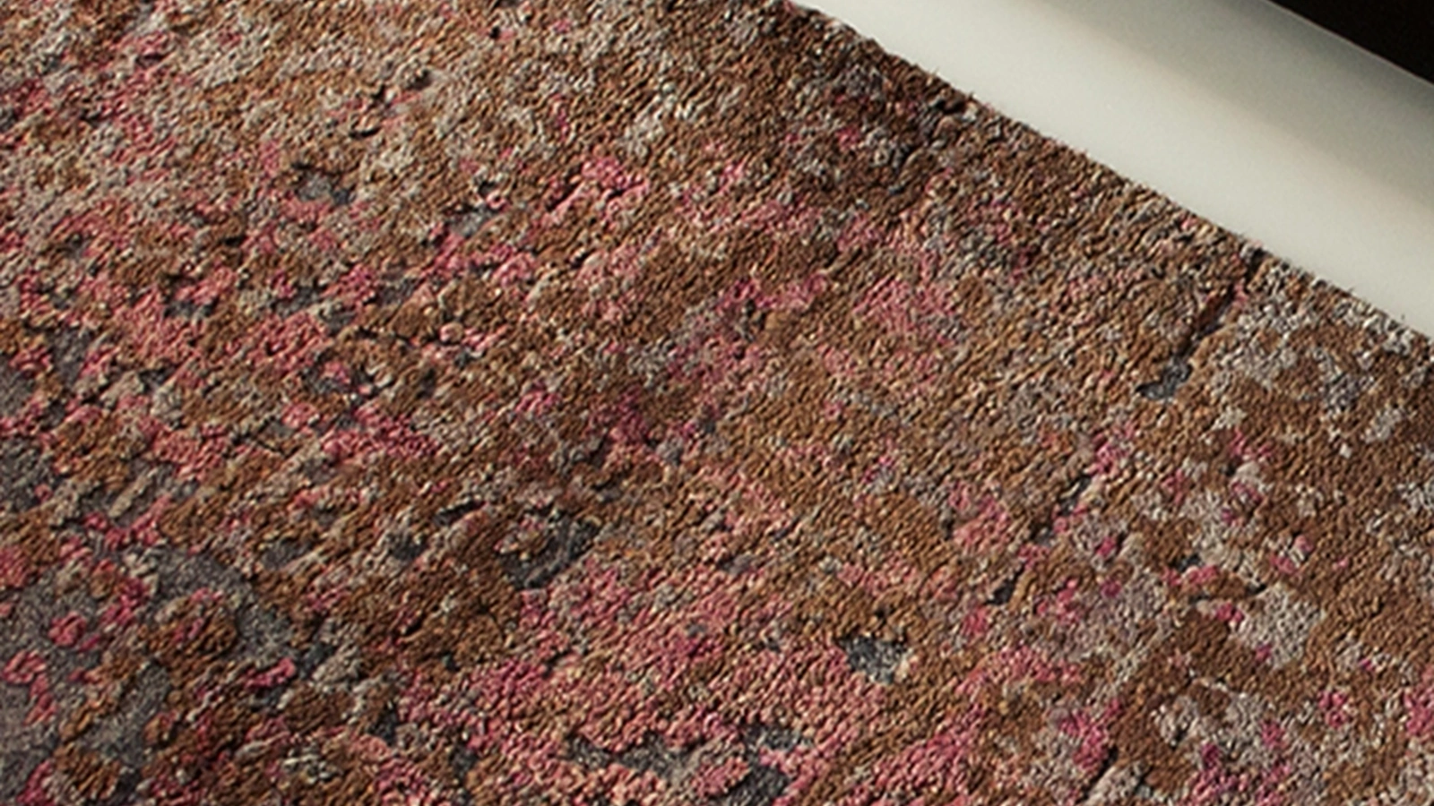 Tappeto annodato a mano in bamboo e cotone Damask Mood di Carpet Edition