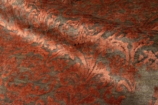 Tappeto Damask Waterfall Rubino di Carpet Edition