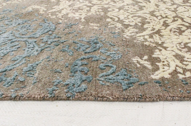 Tappeto in bamboo e cotone Damask Elegance Ghiaccio di Carpet Edition