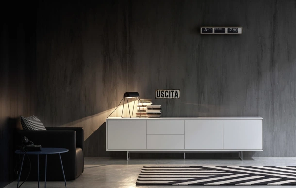 Tappeto a righe bianco e nero Folding di Carpet Edition