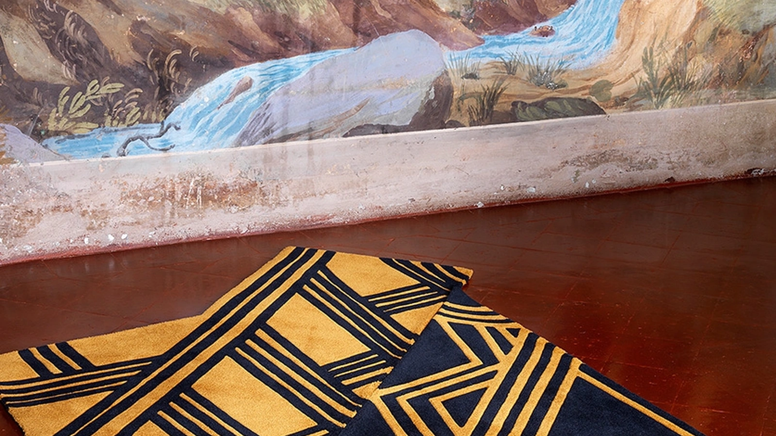 Tappeto Kyrin Gold e Urihi Black di Carpet Edition